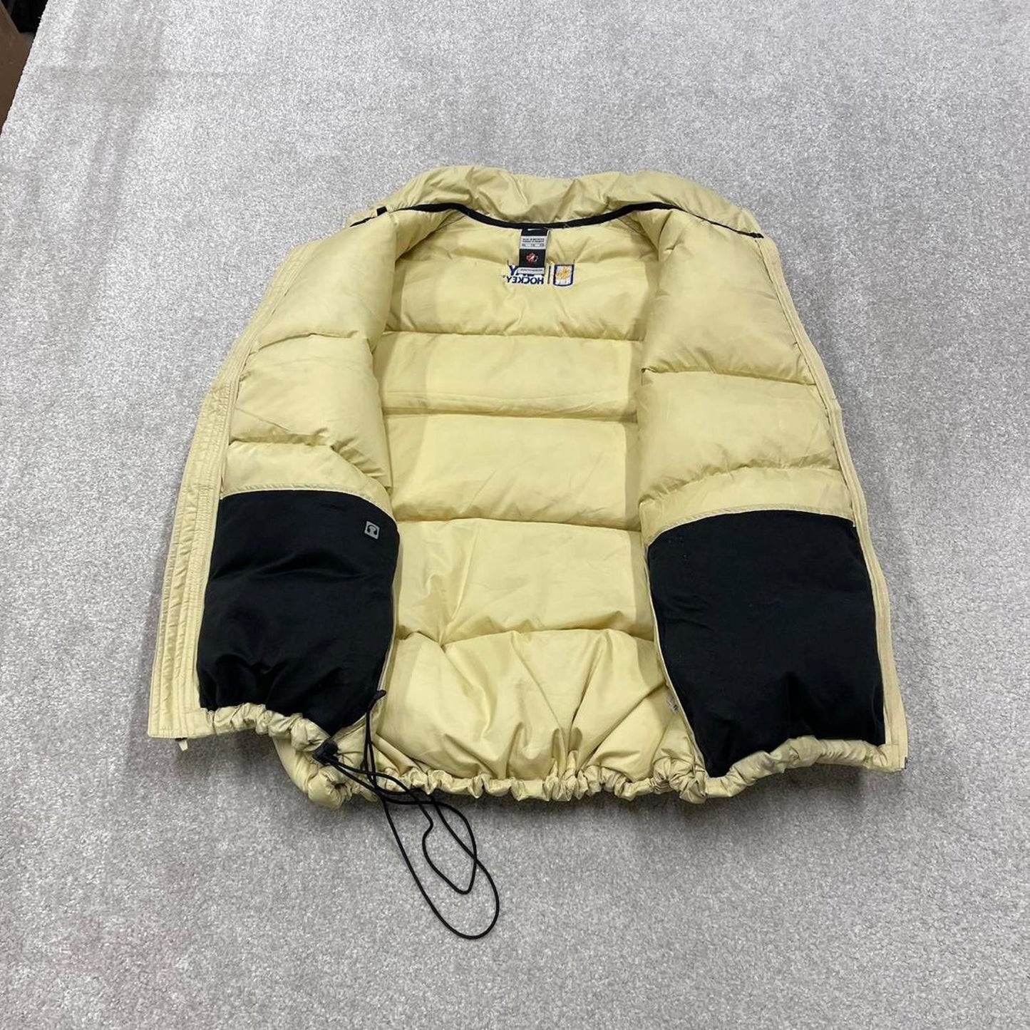 Y2K Nike technical puffer gilet cream Thick padded adjustable body warmer autumn hockey