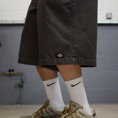 Dickies baggy chino shorts carpenter brown Loose long leg skater / surf shorts festival