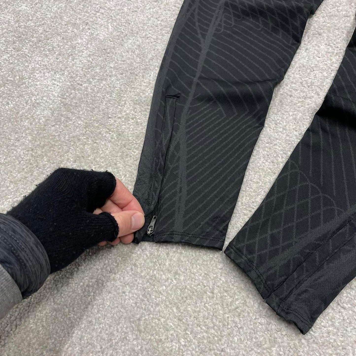 Y2k Nike tracksuit bottoms Small men's black slim joggers casual sports gym wear track pants
