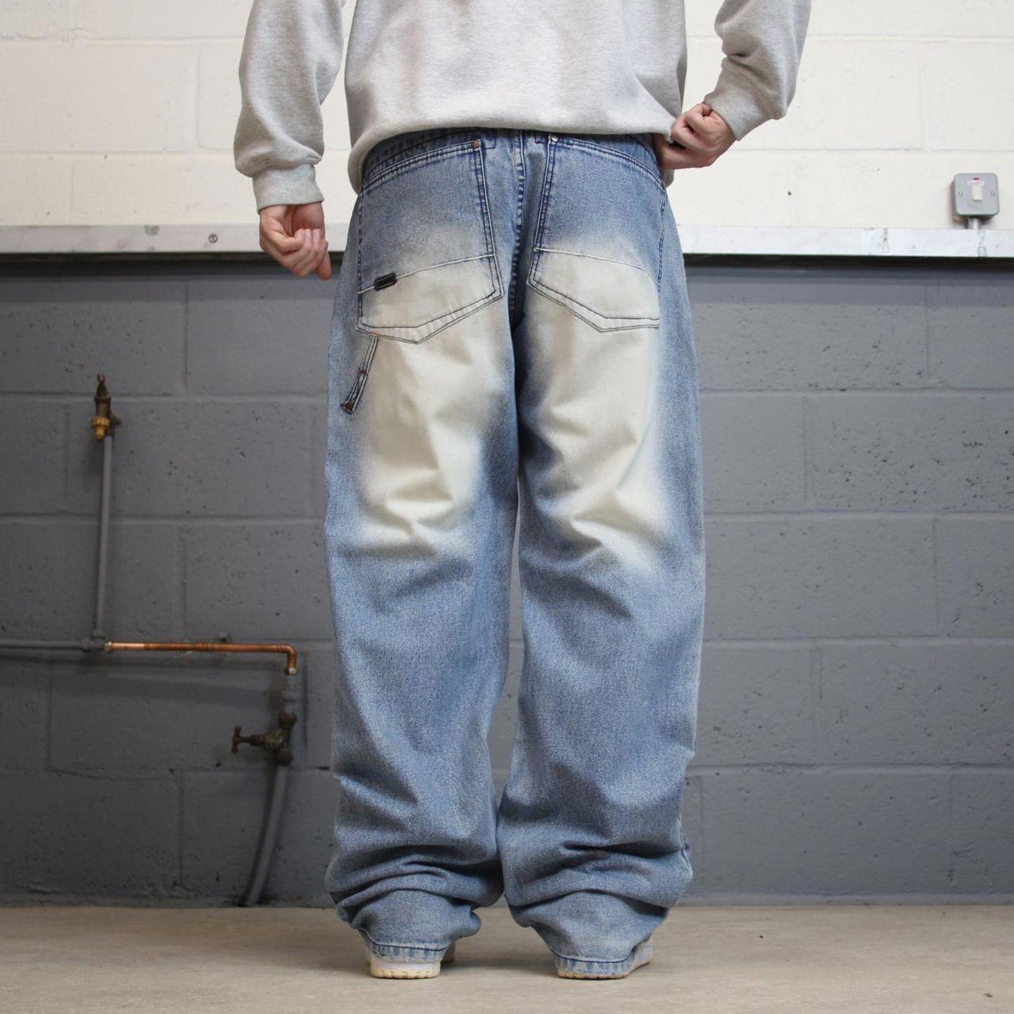 90s y2k baggy Akademiks jeans W32L34 loose wide leg blue denim skater style pants casual wear autumn