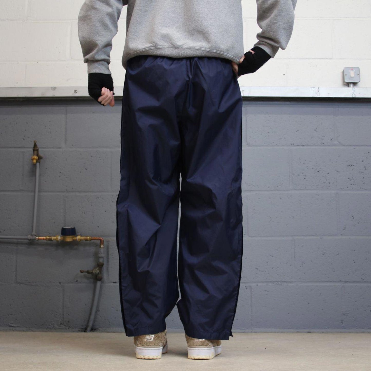 Navy Baggy Nike trackies M 8-10 loose y2k floaty leg joggers embroidered logo