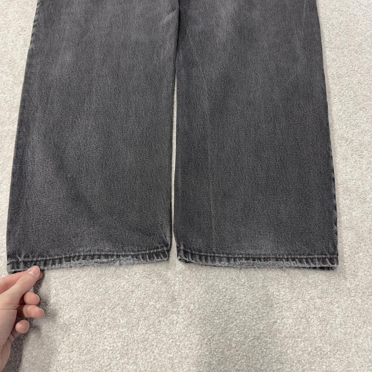 Levi’s 550 jeans Y2K relaxed fit denim faded black Levi’s loose leg 2000s style pants red tab logo