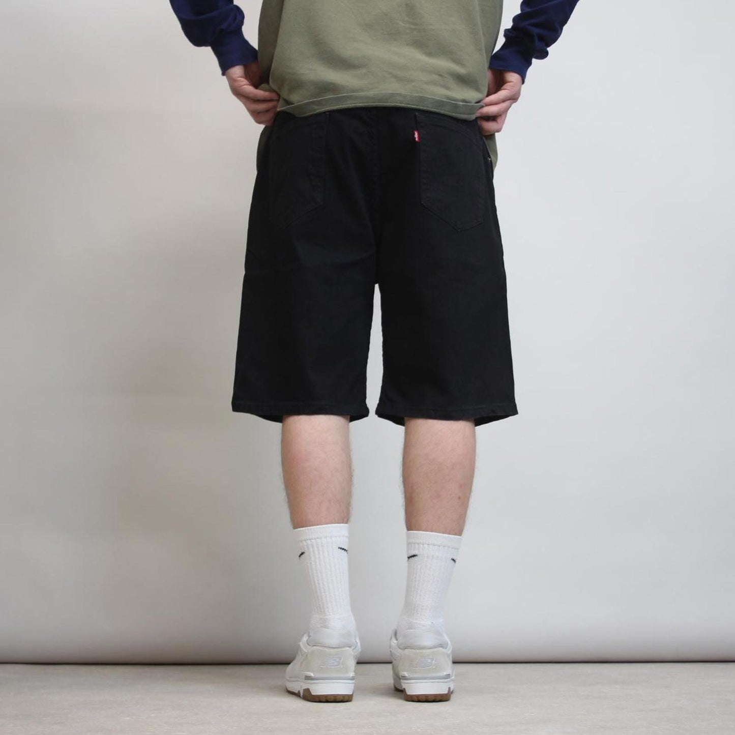 Mens black Levi’s denim shorts W42