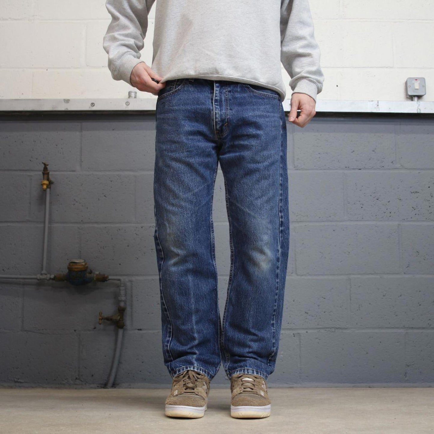 Vintage Levis 505 jeans y2k 90s skater style W34L29 blue 5 pocket 100% cotton denim pants