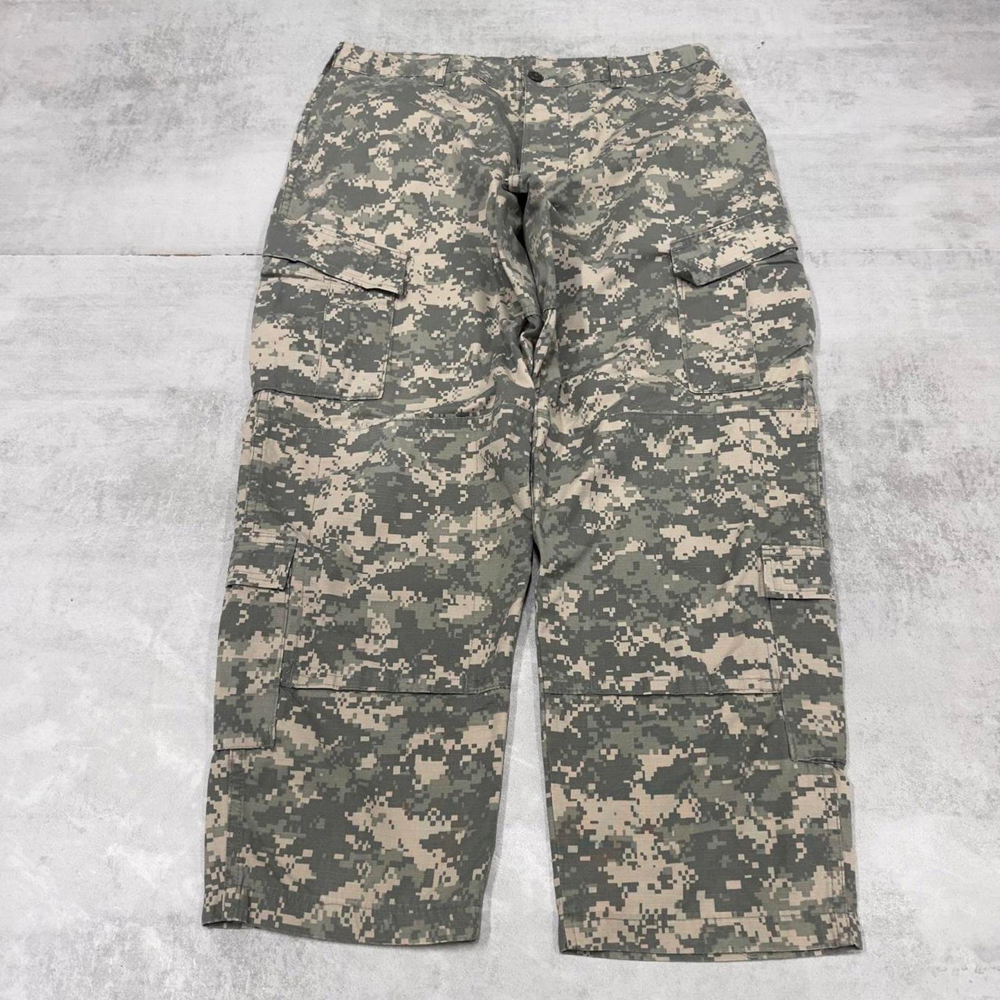 Camo cargo pants W36L30 khaki digital forest camouflage loose straight y2k style cargo trousers