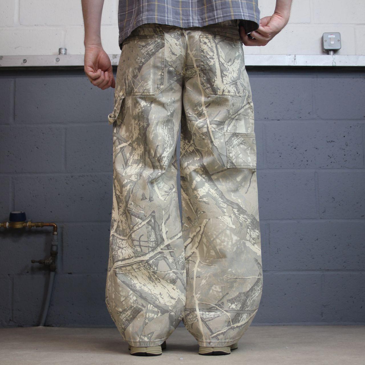 Women’s Baggy camo carpenter pants Y2K 9 green Love Soho loose leg camouflage utility trousers