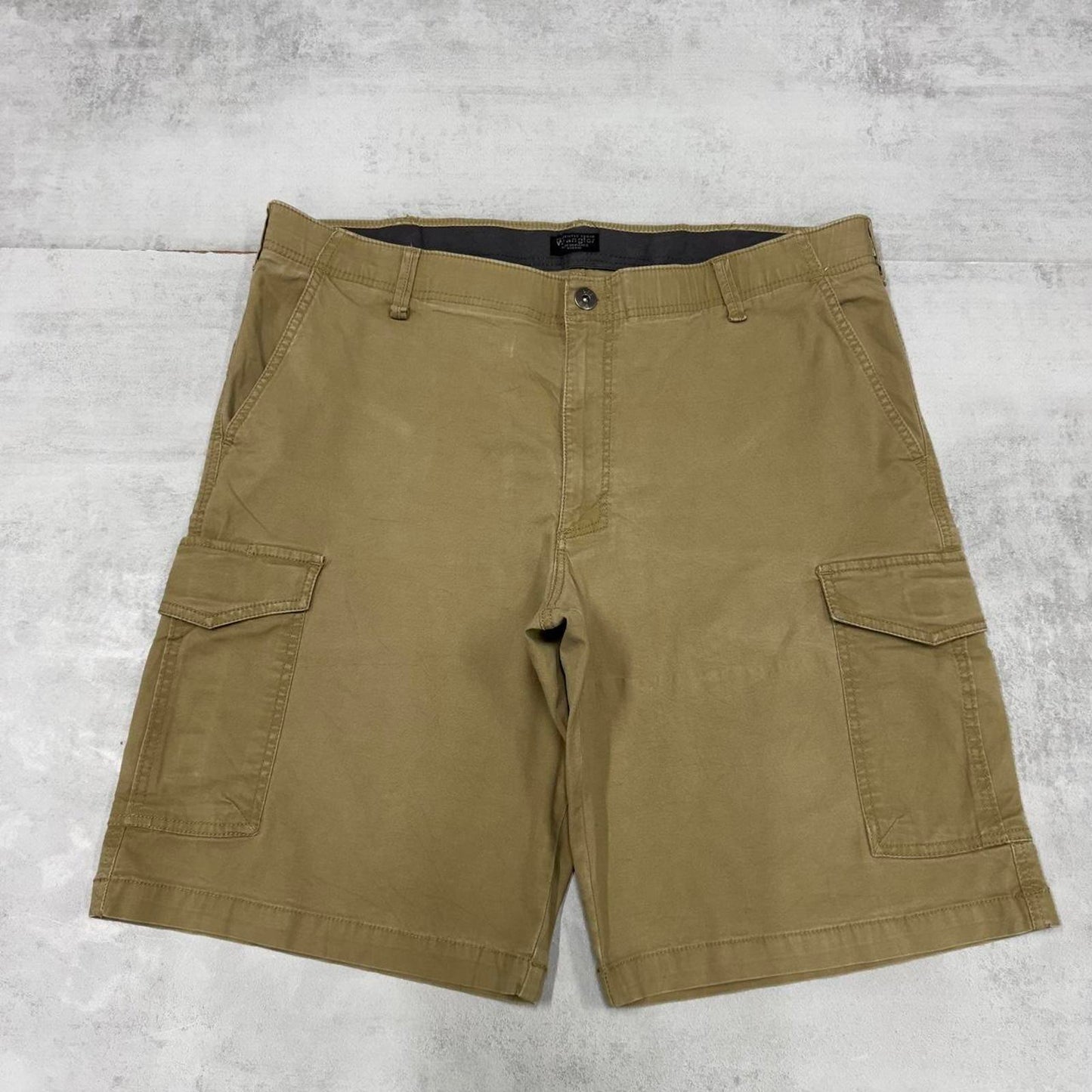 Mens baggy cargo shorts W40