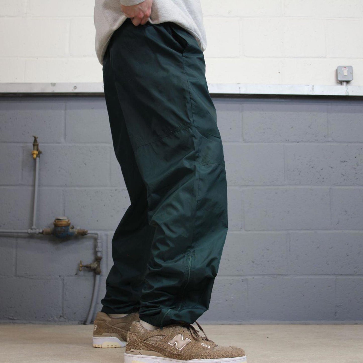Green vintage Nike trackies Large loose y2k floaty leg joggers embroidered Swoosh logo shell suit