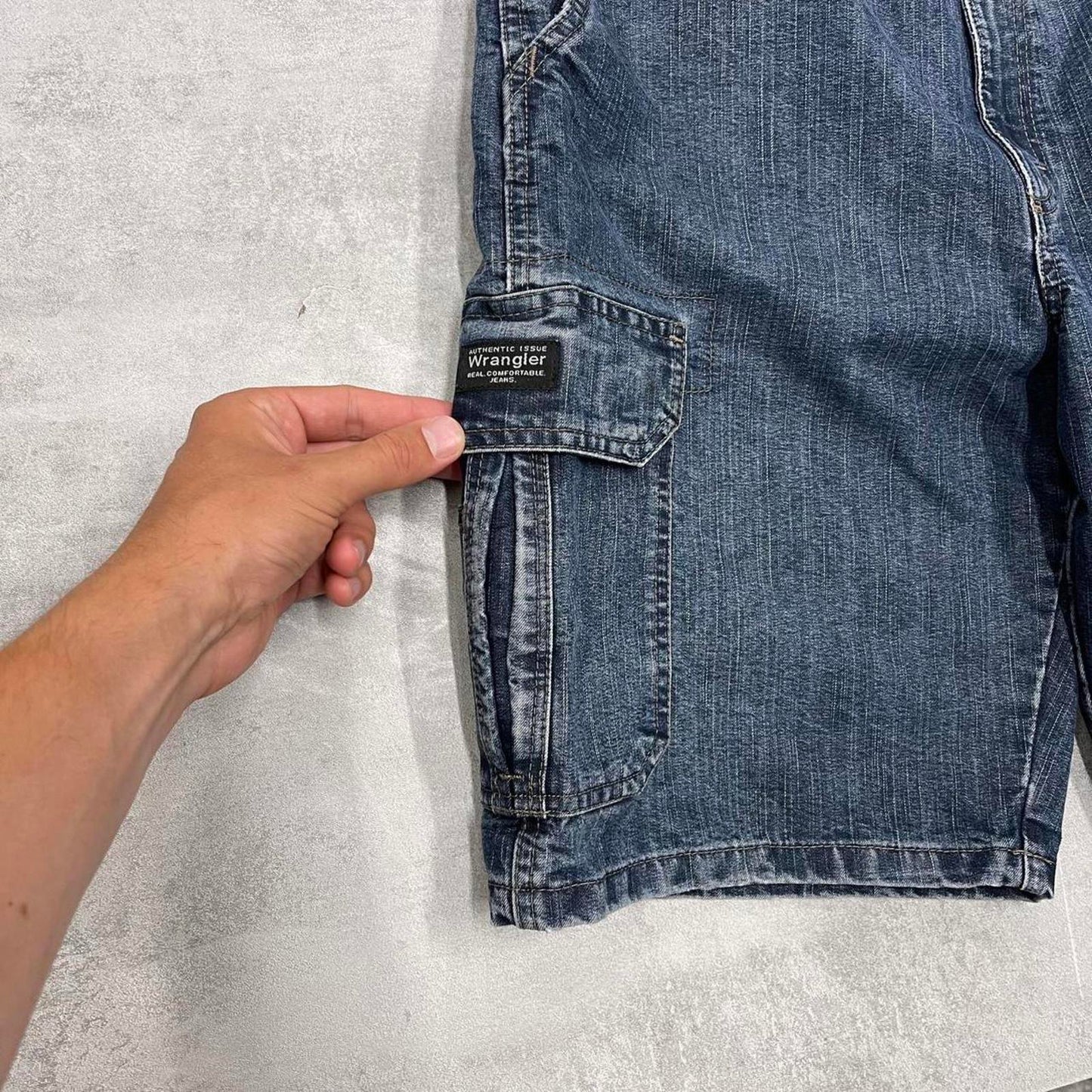 Mens baggy Wrangler cargo jorts W32