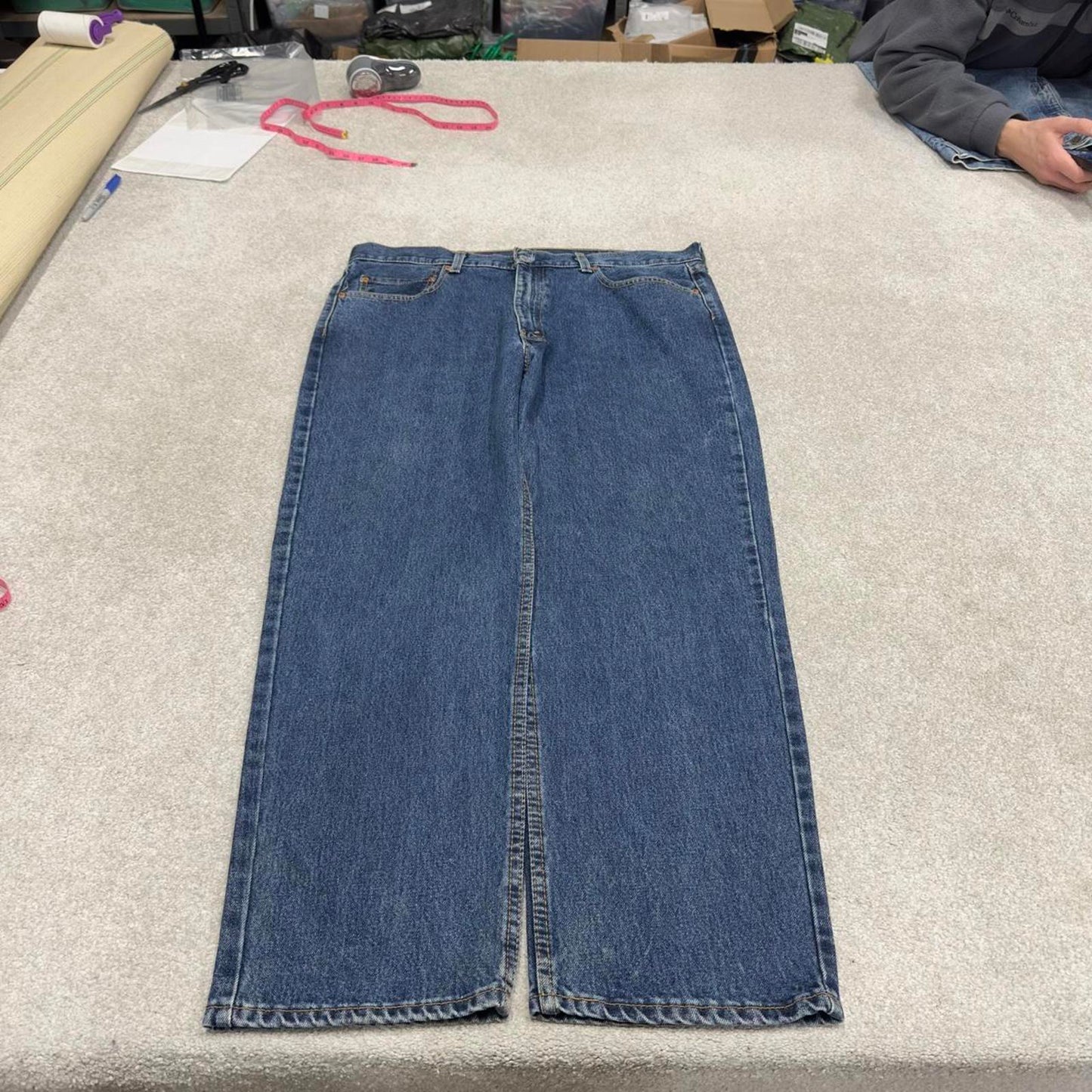 Vintage Y2K Levi’s 550 jeans blue W38L30 Loose straight leg 00s style denim pants red tab logo