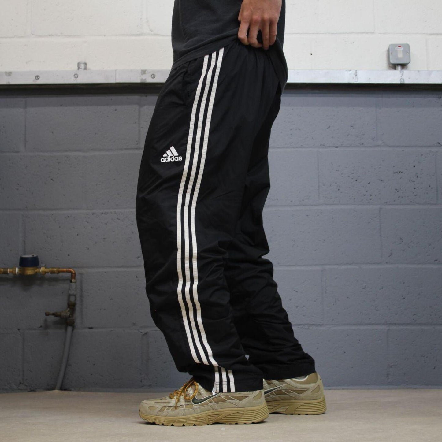 Y2K Adidas tracksuit bottoms black Mesh lined side stripe track pants