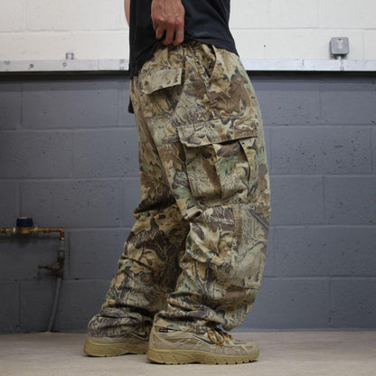 Vintage camo cargo pants combat khaki Loose leg floaty tree camouflage Y2K style trousers