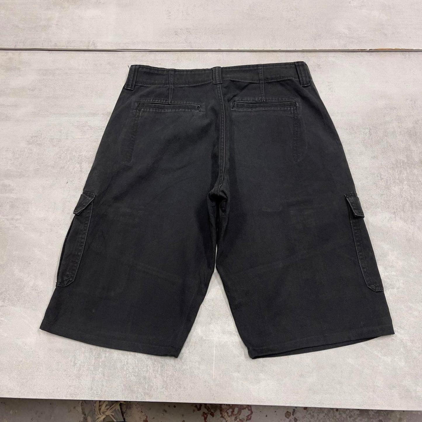 Mens black Wrangler cargo shorts W32