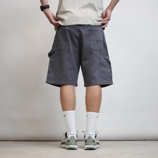 Mens baggy Wrangler carpenter jorts W38