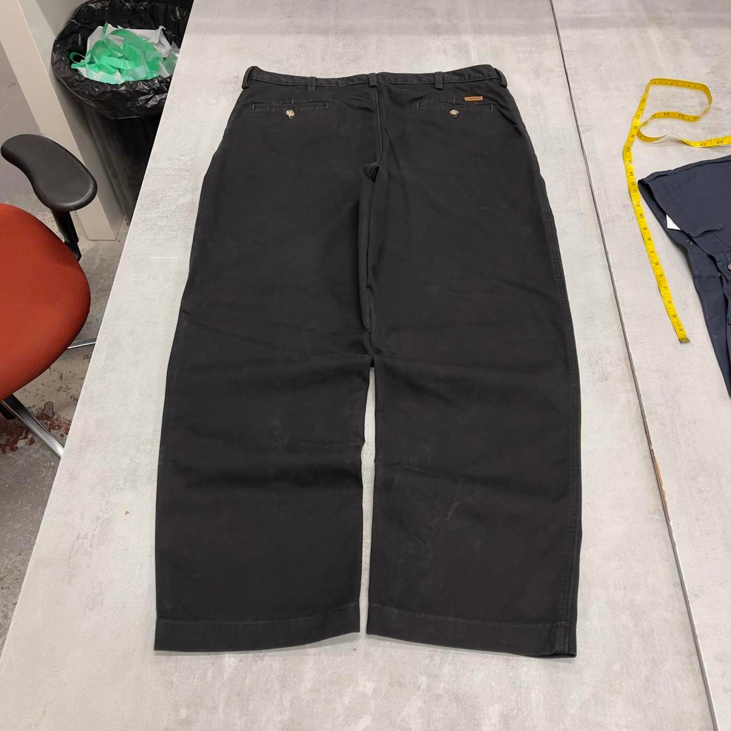 Baggy black pleated Carhartt pants W38L30