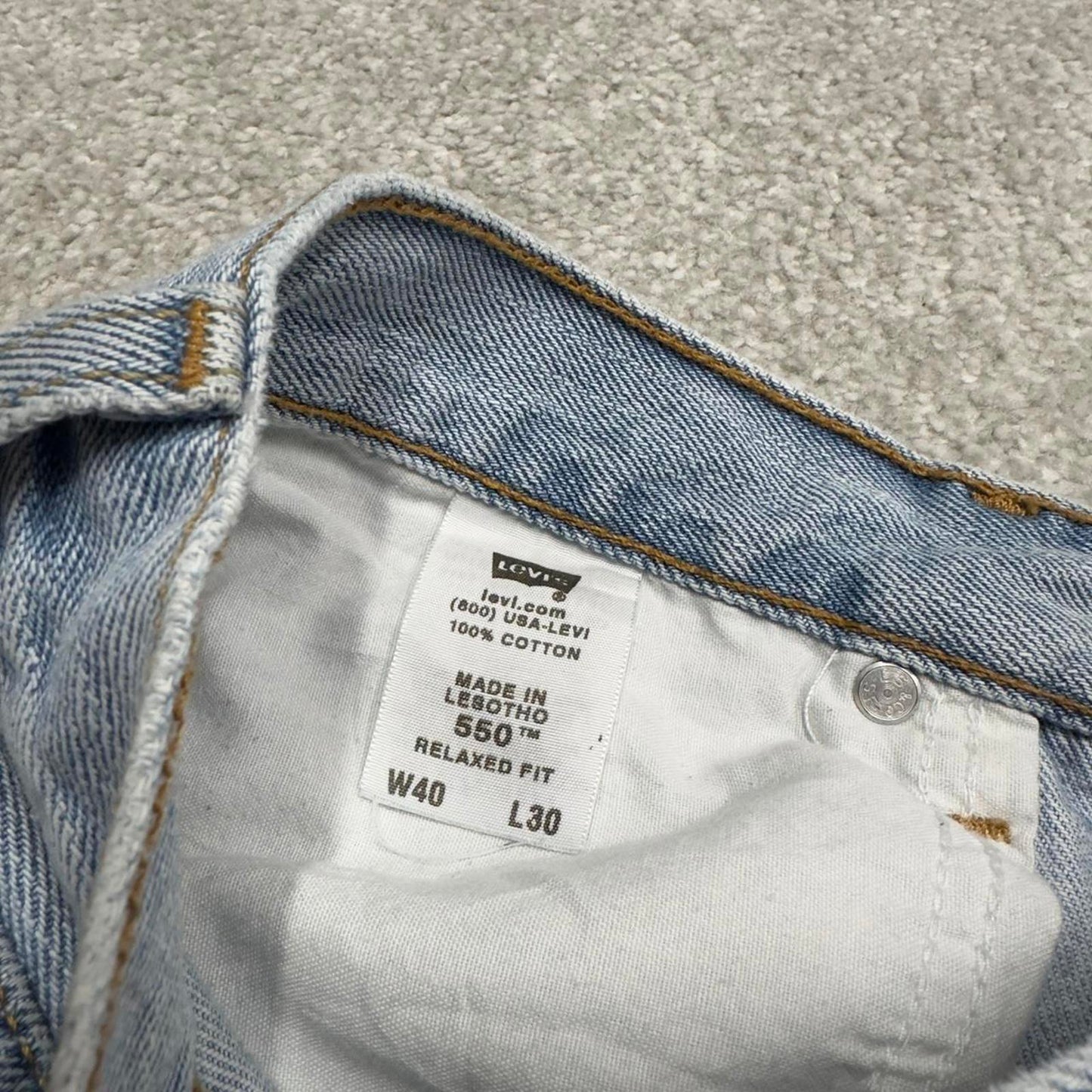 Vintage Y2K Levi’s 550 jeans blue Loose straight leg 00s style denim pants red tab logo