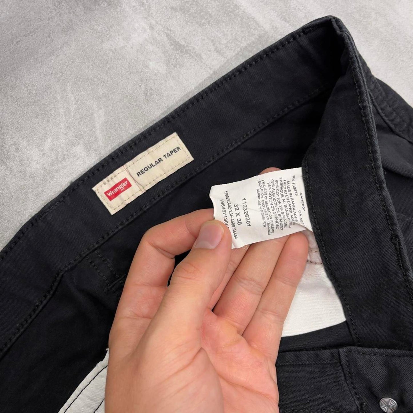 Mens black Wrangler cargo trousers W32 L30