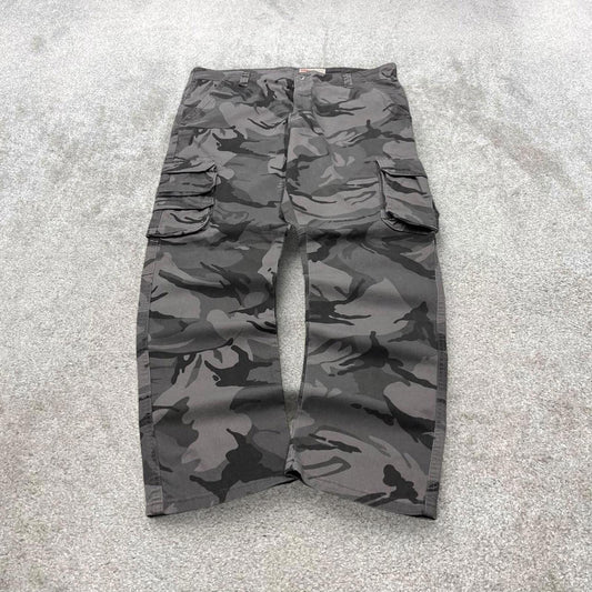 Y2K Wrangler camo cargo pants grey Regular taper leg camouflage utility trousers