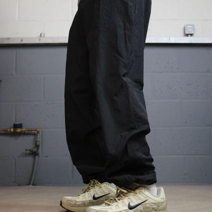 Y2K Nike pleated tracksuit bottoms black Medium drawstring swoosh logo track pants