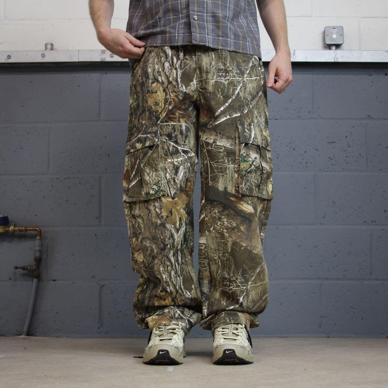 Realtree baggy camo hunting style cargo pants Y2K khaki camouflage pattern utility trousers