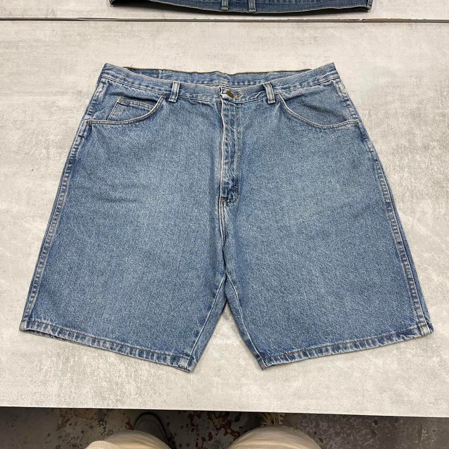 Mens blue denim Wrangler jorts W38