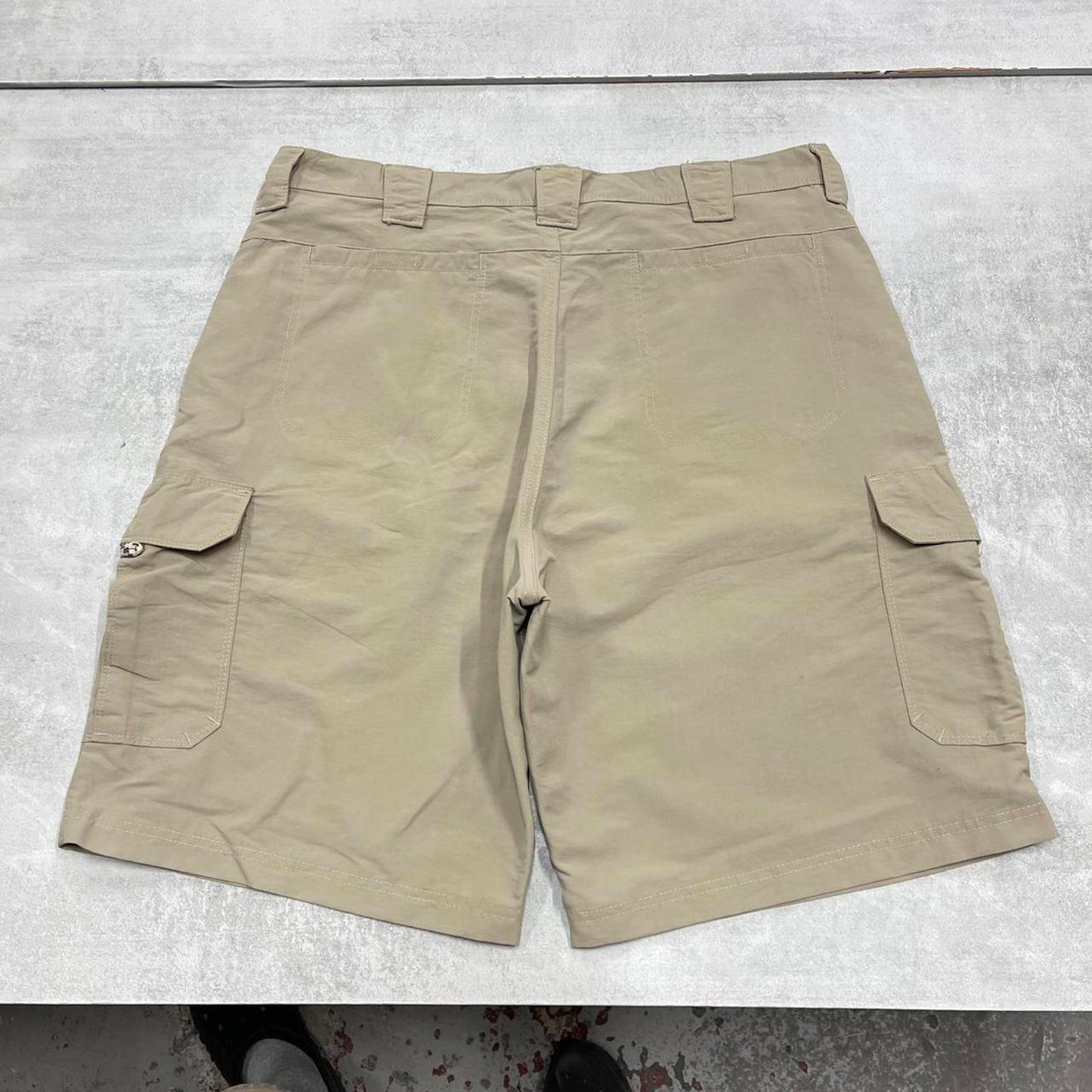 Mens baggy Wrangler cargo shorts W38