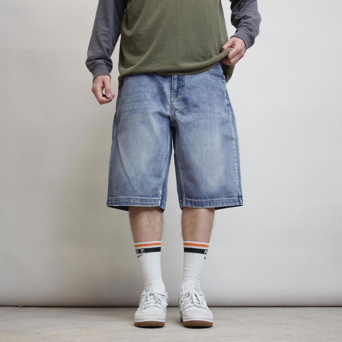 Baggy embroidered denim shorts W38
