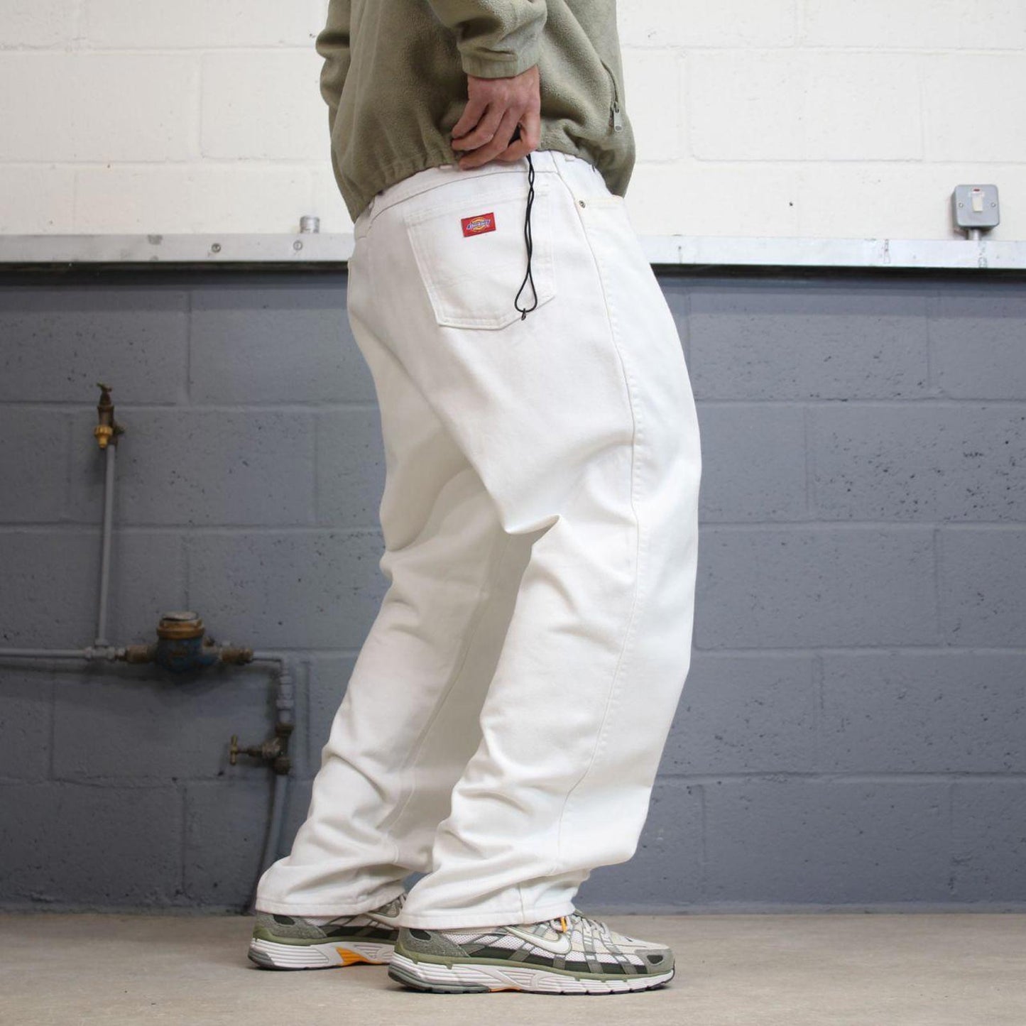 White Dickies jeans W40L30 loose white 90s skater style pants patch logo workwear