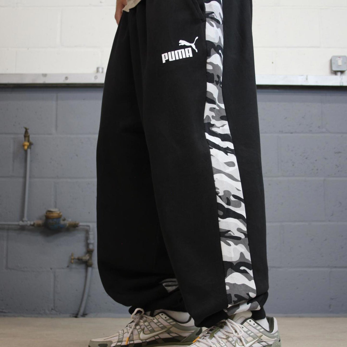 Baggy black Puma joggers 4XL y2k style sportswear track pants loose fit