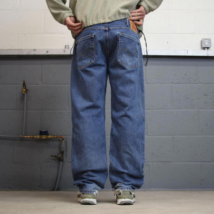 Vintage Y2K Levi’s 505 jeans light wash blue Straight leg 00s style denim pants red tab logo