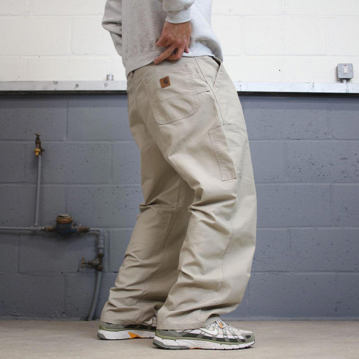 Baggy Carhartt carpenter pants W38L30 90s style skater canvasy loose wide leg beige cargos