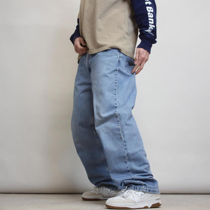 Levis jeans W38 L32 loose blue denim 90s style jeans red tab logo