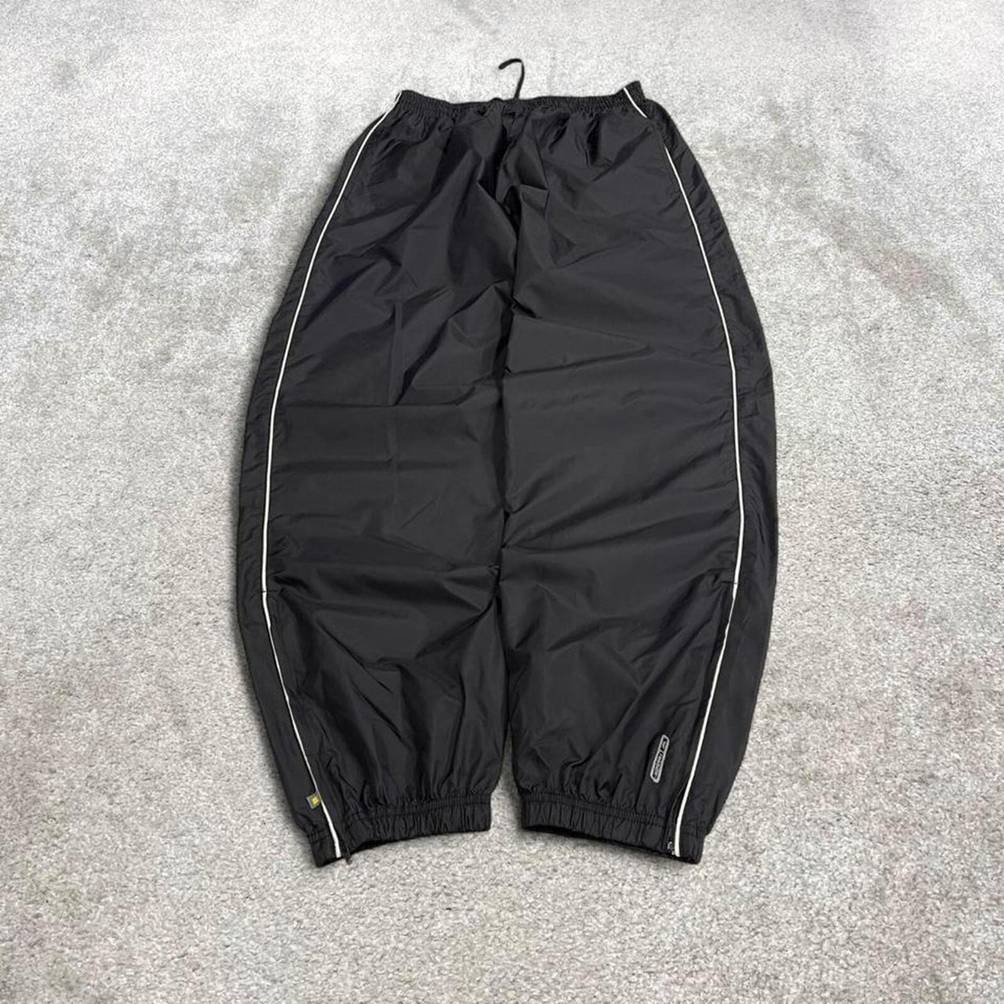 Reebok tracksuit bottoms Y2K black Loose unlined lightweight side stripe track pants