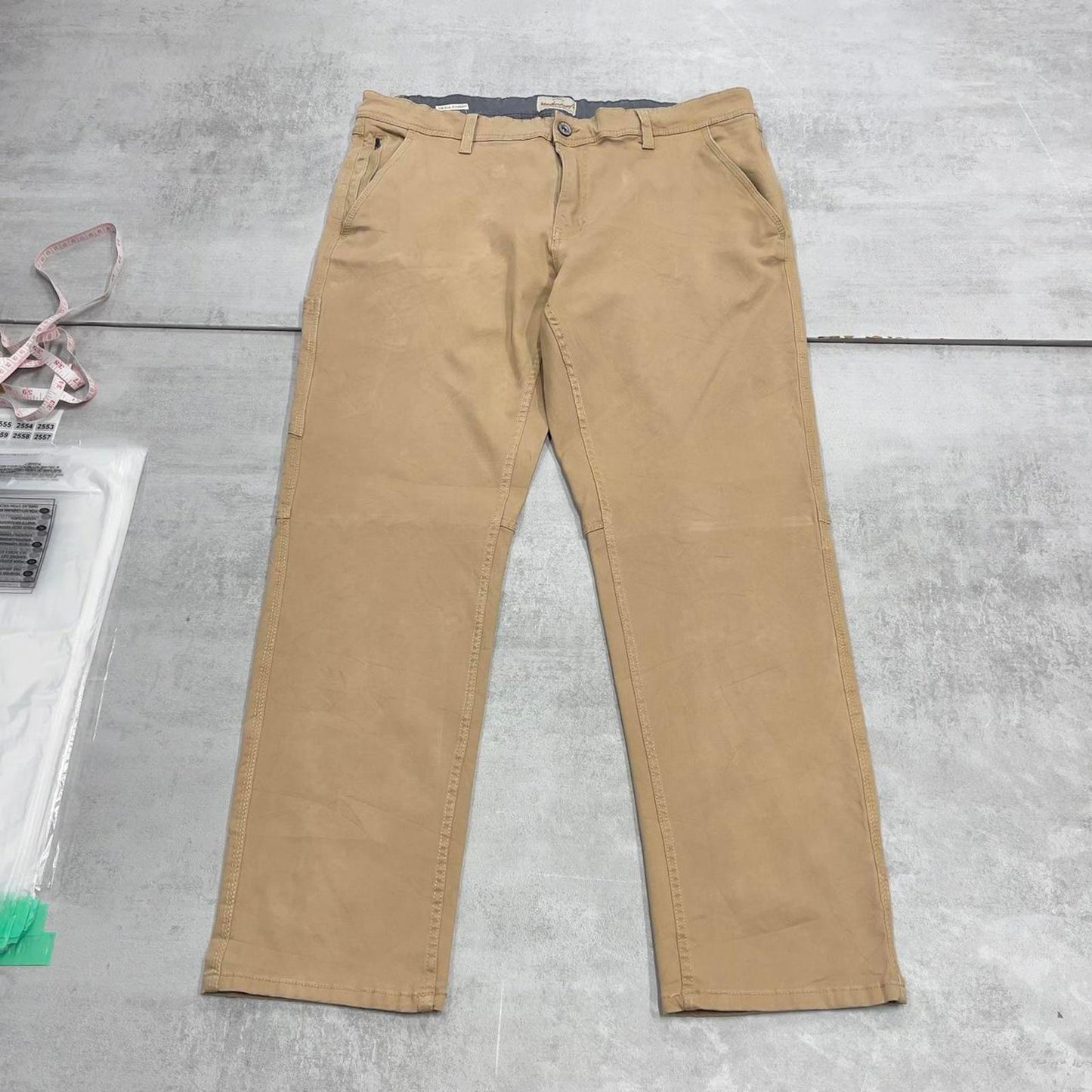 Weatherproof carpenter jeans W38L30 tan loose straight cargos