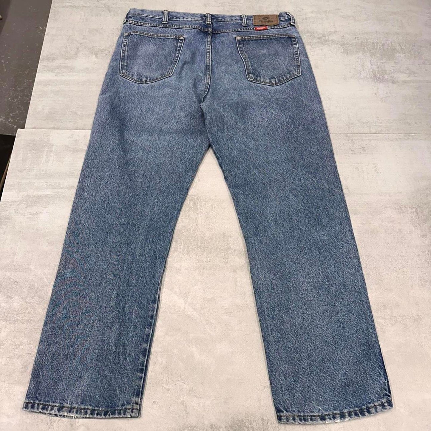 Blue Wrangler jeans W38L30 denim straight leg 90s style jeans