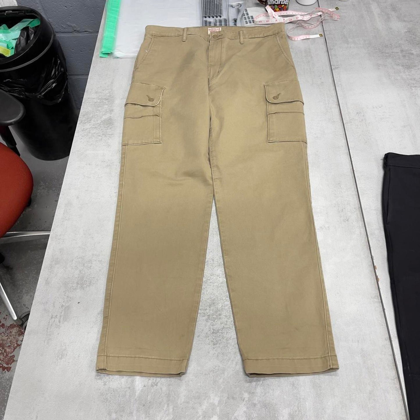 Khaki Beige Levi's cargo pants W36L31