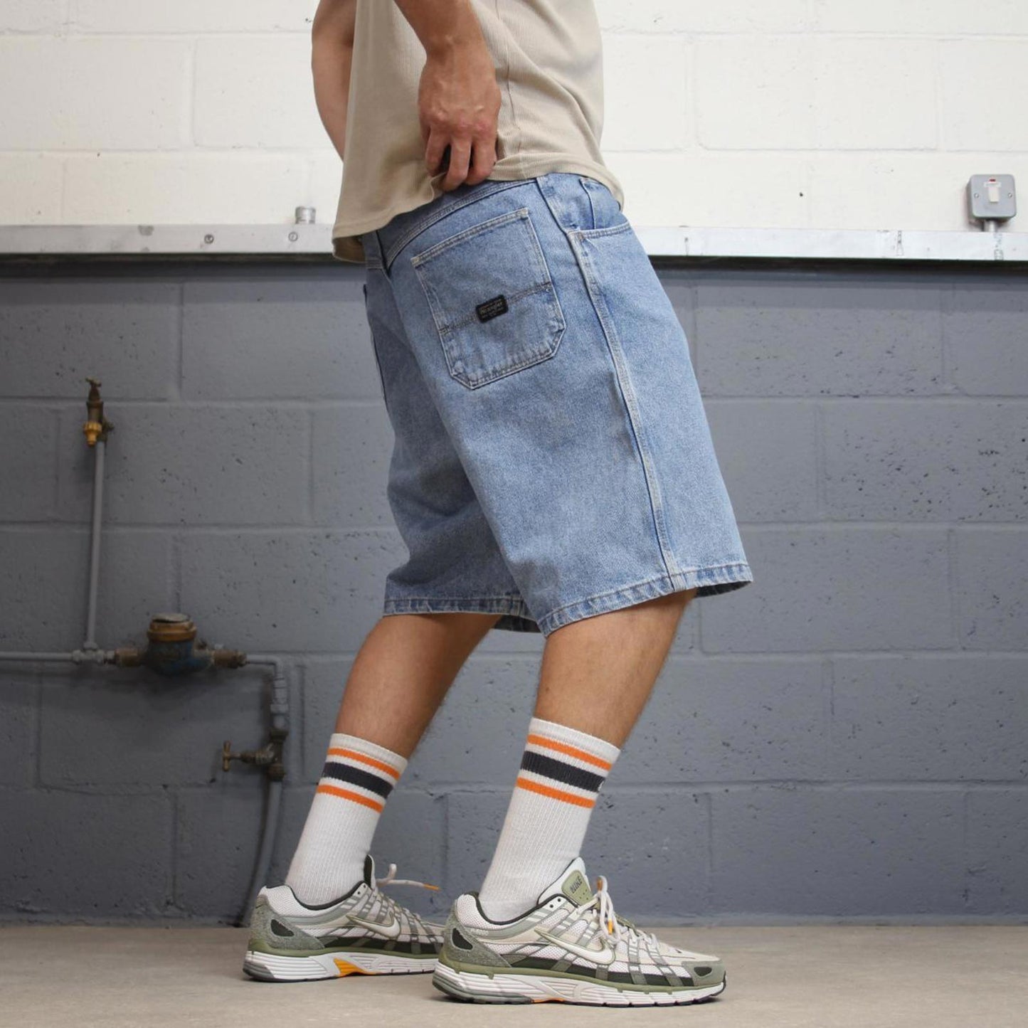 Baggy Wrangler carpenter jorts W36