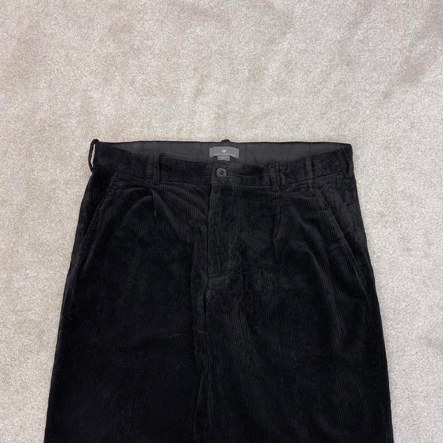 Black H&M wide wale corduroy trousers W32L30 loose pleated jumbo cord pants 90s skate style