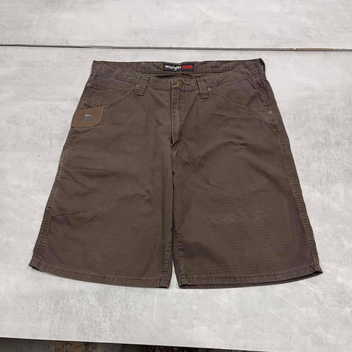Mens baggy Wrangler carpenter shorts W36