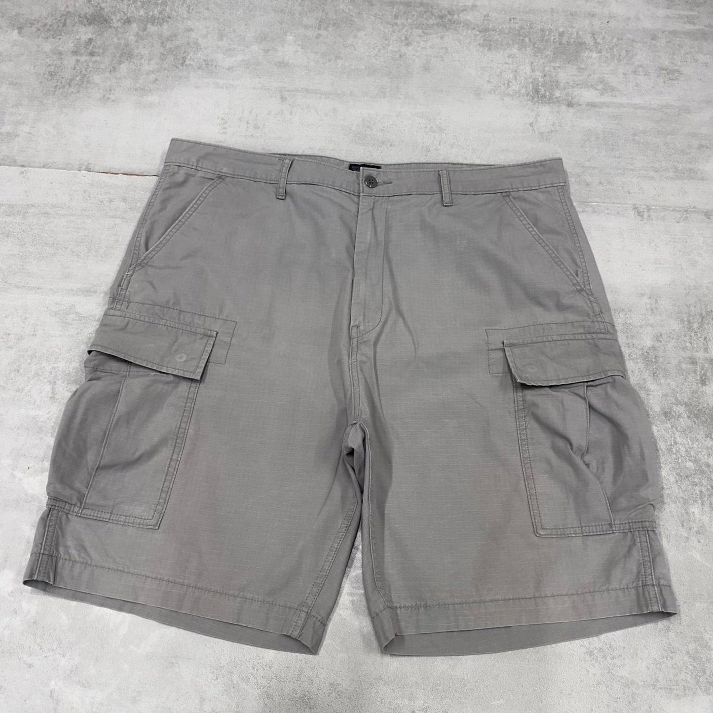 Mens baggy Levis cargo shorts W42