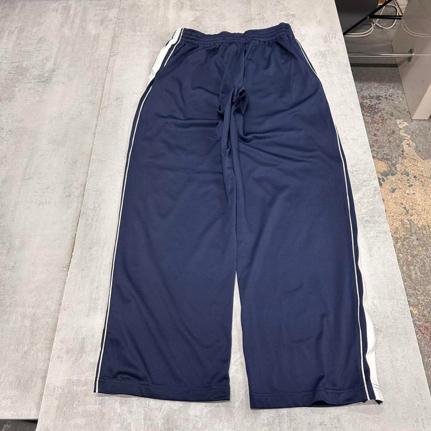 Vintage baggy Nike Basketball Trackies L Y2K loose leg swoosh logo