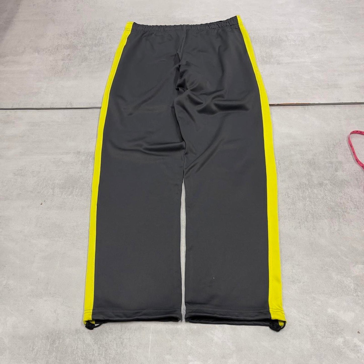 Nike Therma Fit Trackies Small Grey y2k 00s style loose leg joggers embroidered logo