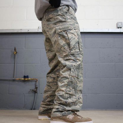 US Air Force Camo cargo pants W32L32 khaki camouflage y2k style cargo trousers