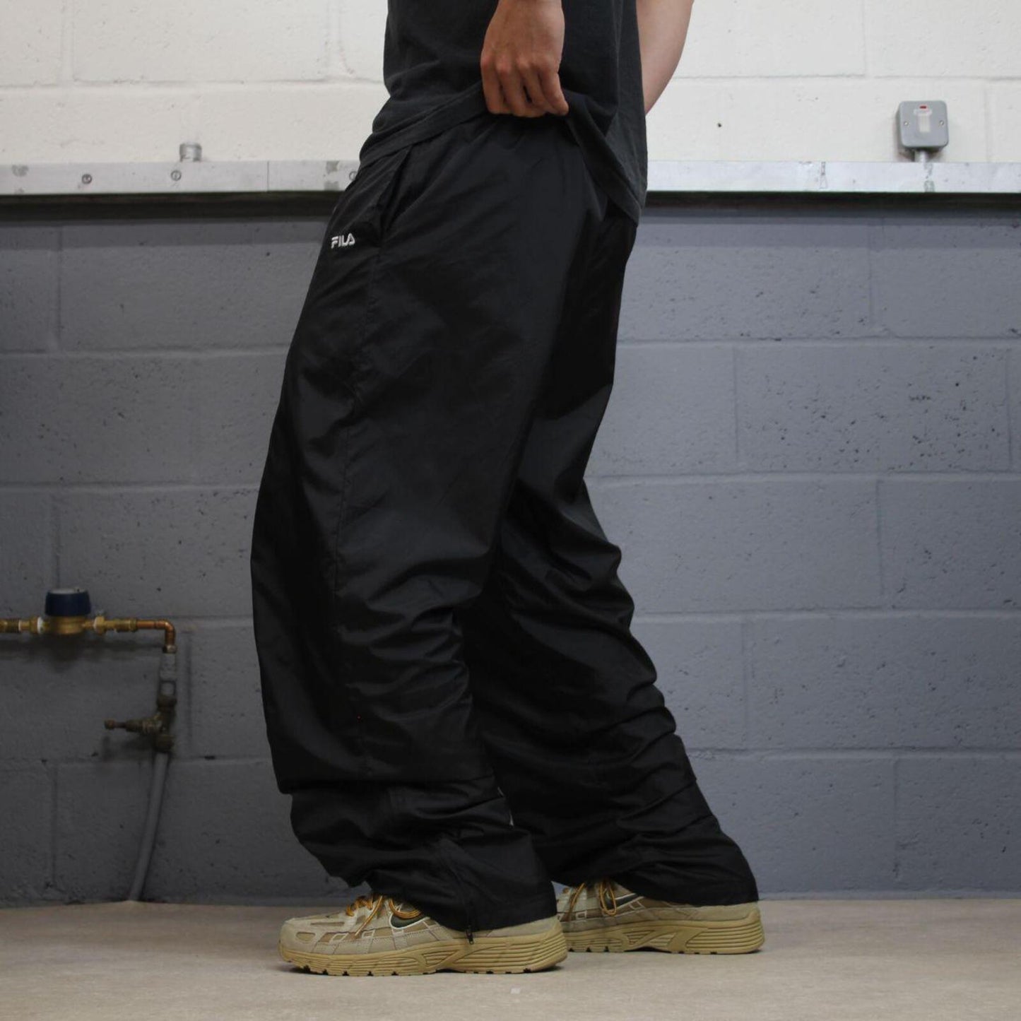 FILA baggy tracksuit bottoms y2k black Loose lined embroidered drawstring track pants
