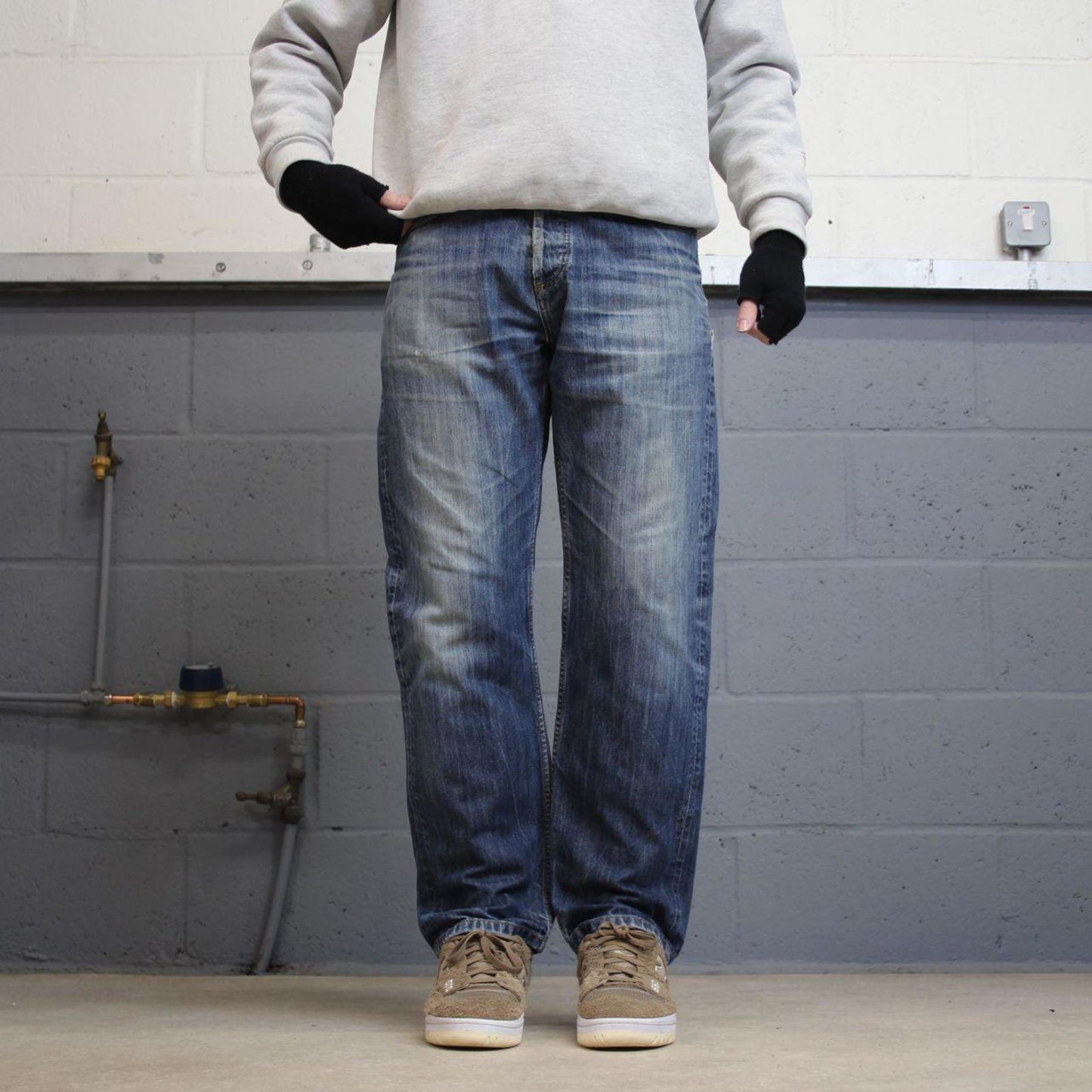 Vintage Carhartt jeans blue denim W34L29 90s skater style straight leg 5 pocket jeans workwear