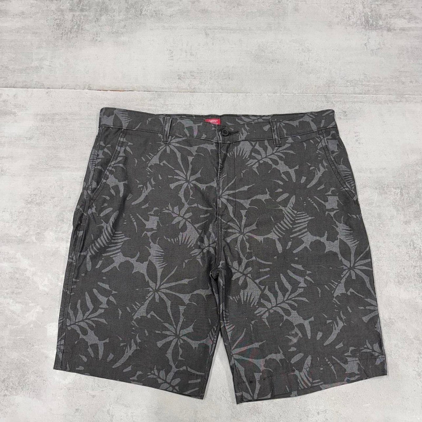 Mens Levi’s shorts W38
