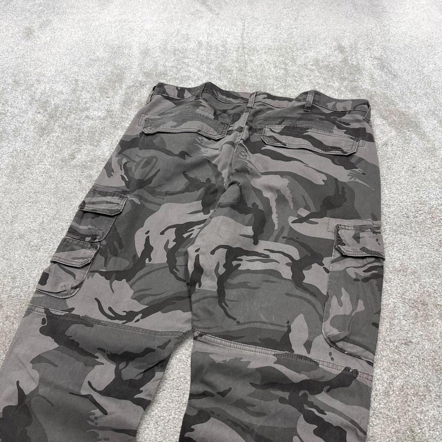 Y2K Wrangler camo cargo pants grey Straight leg regular taper camouflage utility trousers