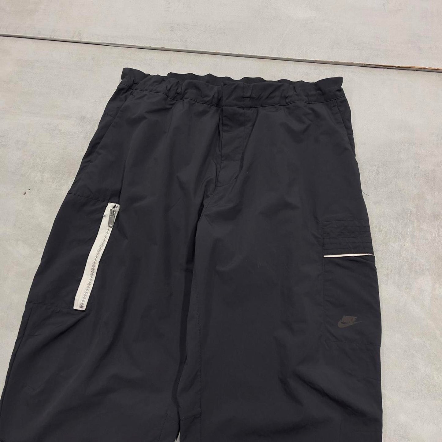 Black Nike trackies W38 loose y2k floaty leg joggers embroidered logo gym wear tracksuit bottoms