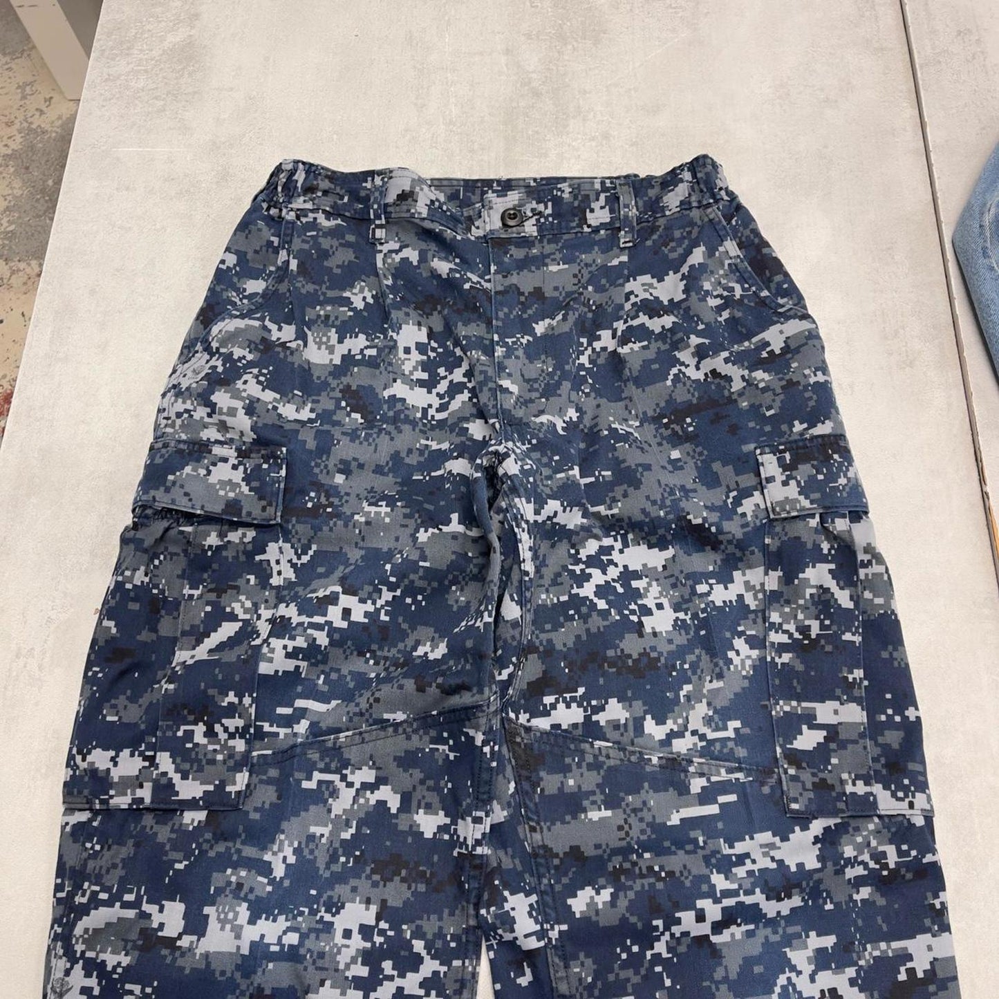 US Navy cargo pants W32L31 baggy blue USN digital camouflage trousers double knee pleated