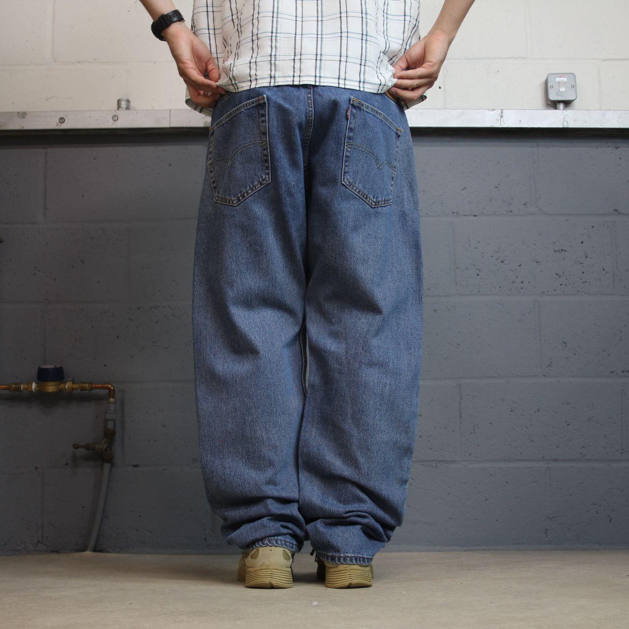Y2K Levi’s 505 jeans W42L32 blue 100% cotton straight fit 5 pocket belt loops red tab logo